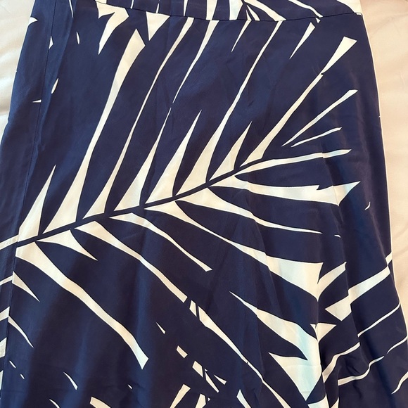 Banana Republic silk palm pattern navy patio skirt - Picture 8 of 8